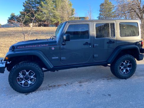 Used 2018 Jeep Wrangler Unlimited Rubicon w/ Max Tow Package image 2