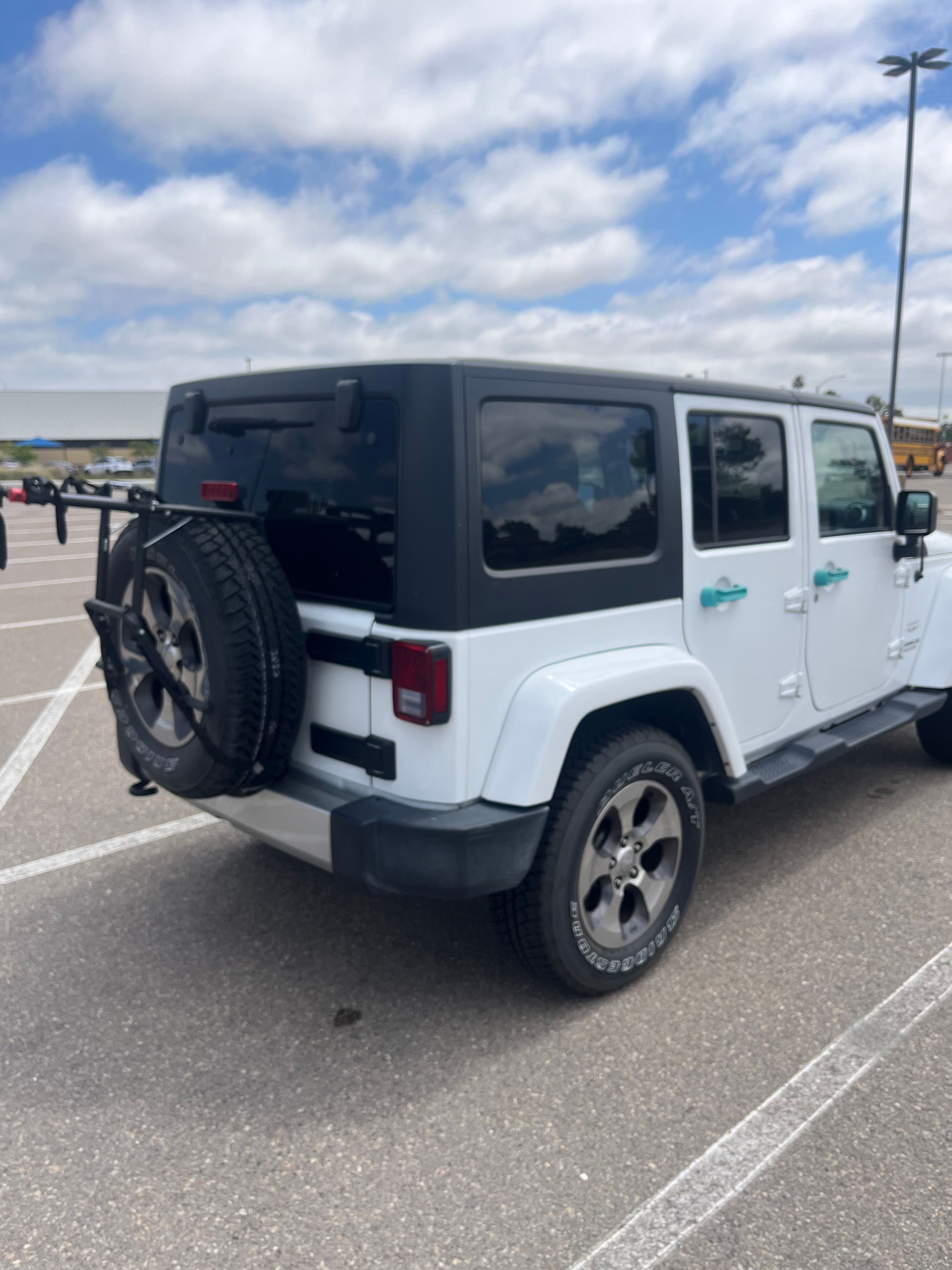 Used 2017 Jeep Wrangler Unlimited Sahara w/ Connectivity Group AWD/4WD image 6