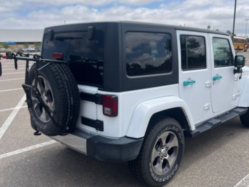 Used 2017 Jeep Wrangler Unlimited Sahara w/ Connectivity Group AWD/4WD image 6