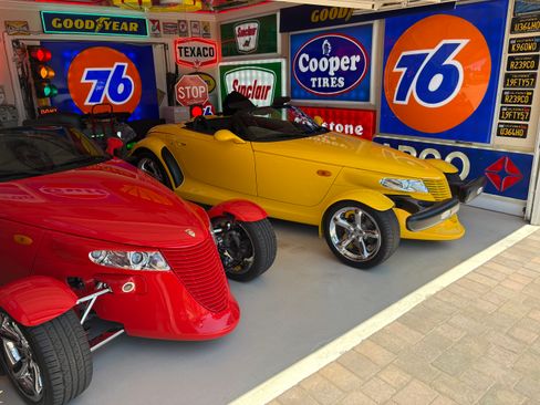 Used 1999 Plymouth Prowler RWD image 30