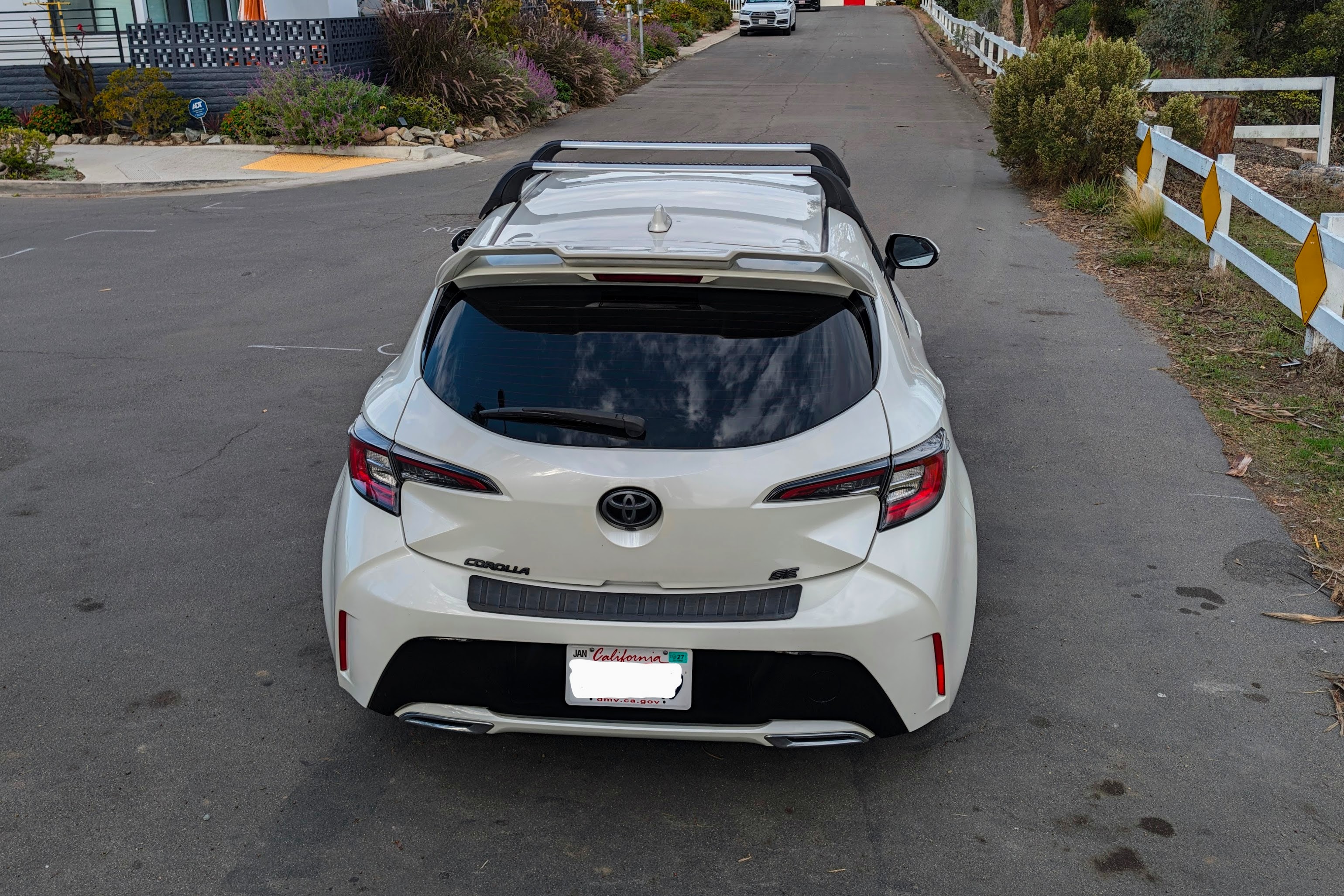 Used 2020 Toyota Corolla SE w/ Blackout Package FWD image 10