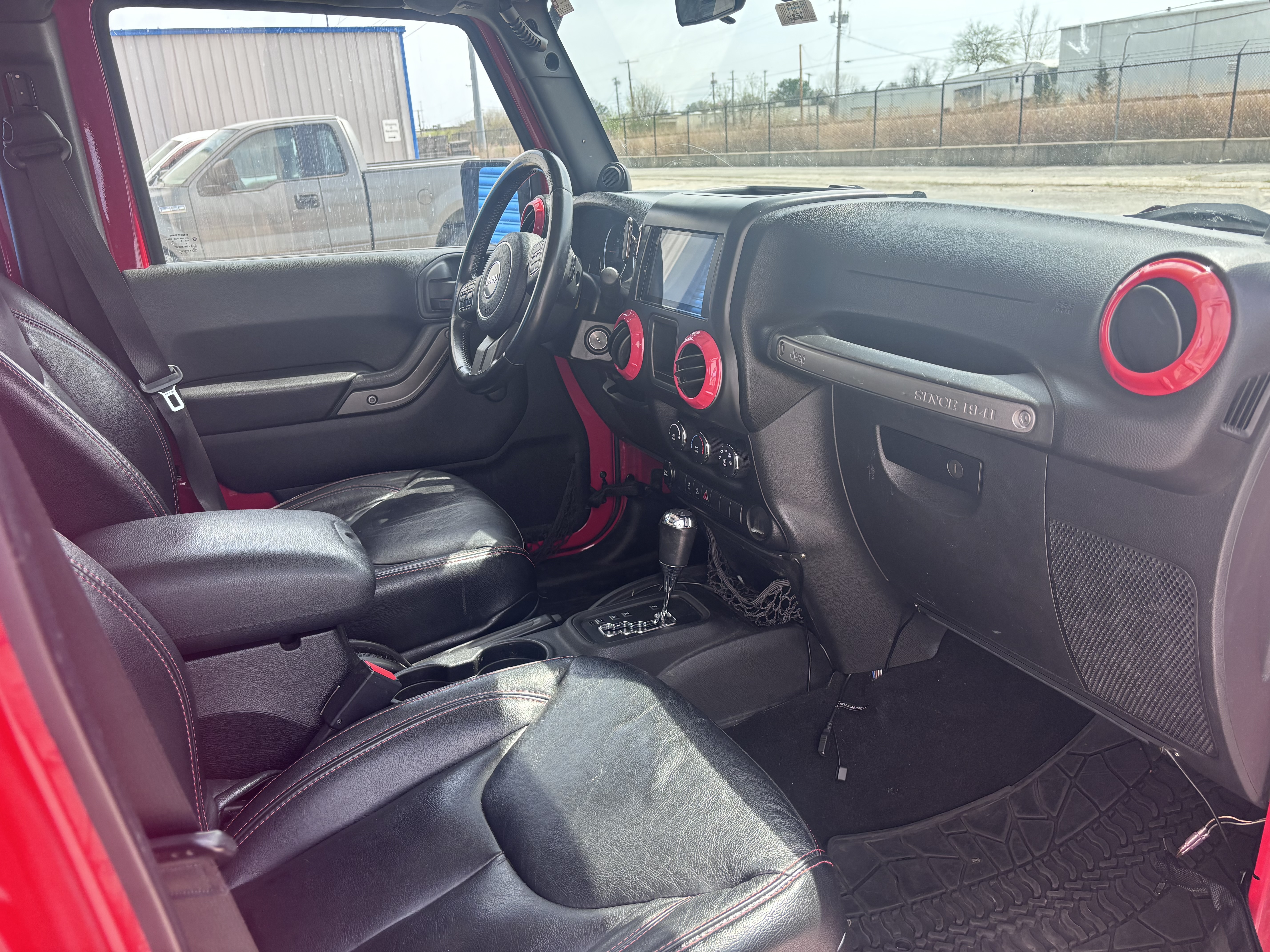 Used 2013 Jeep Wrangler Unlimited Sport w/ Connectivity Group AWD/4WD image 8