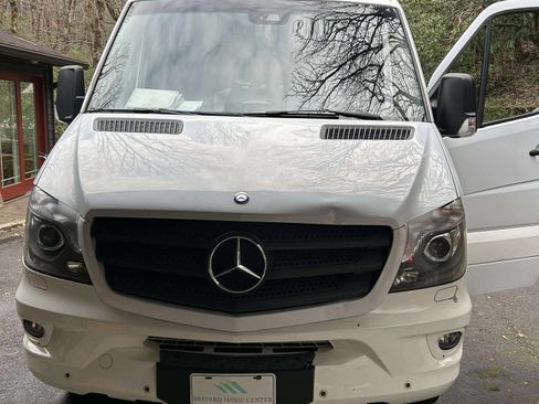 Used 2015 Mercedes-Benz Sprinter 2500 image 11