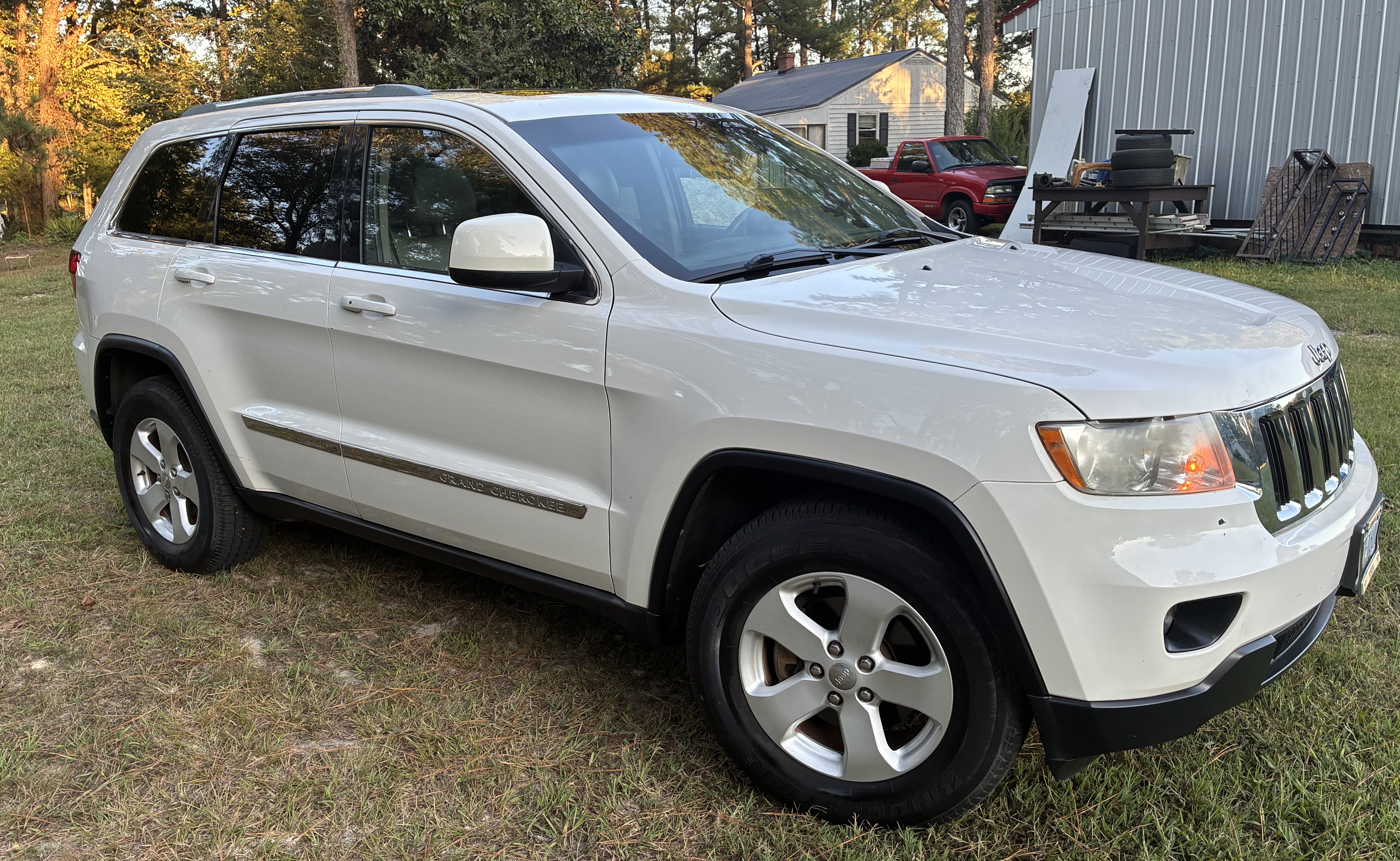 Used 2011 Jeep Grand Cherokee Laredo AWD/4WD image 15