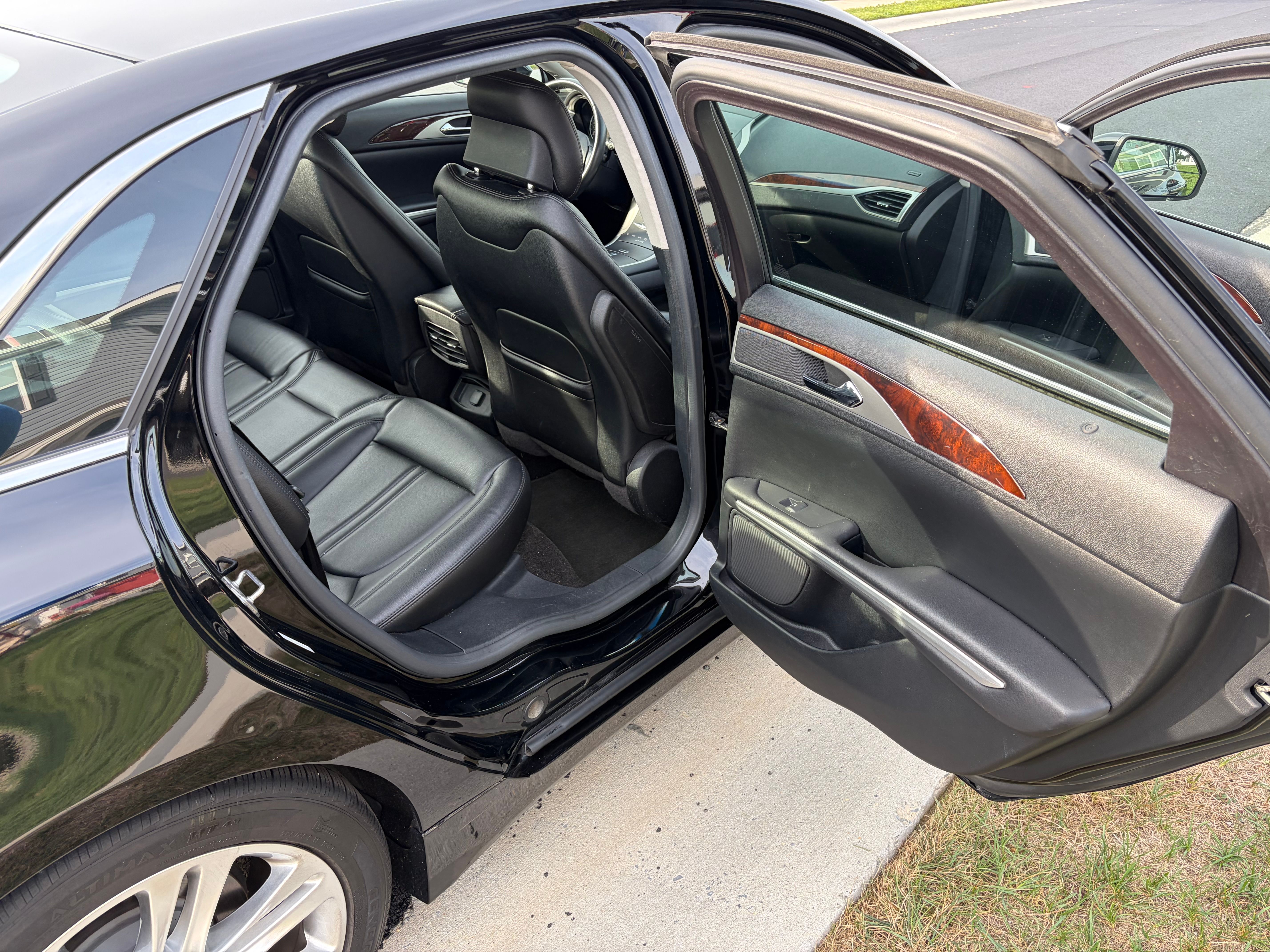 Used 2016 Lincoln MKZ FWD image 13