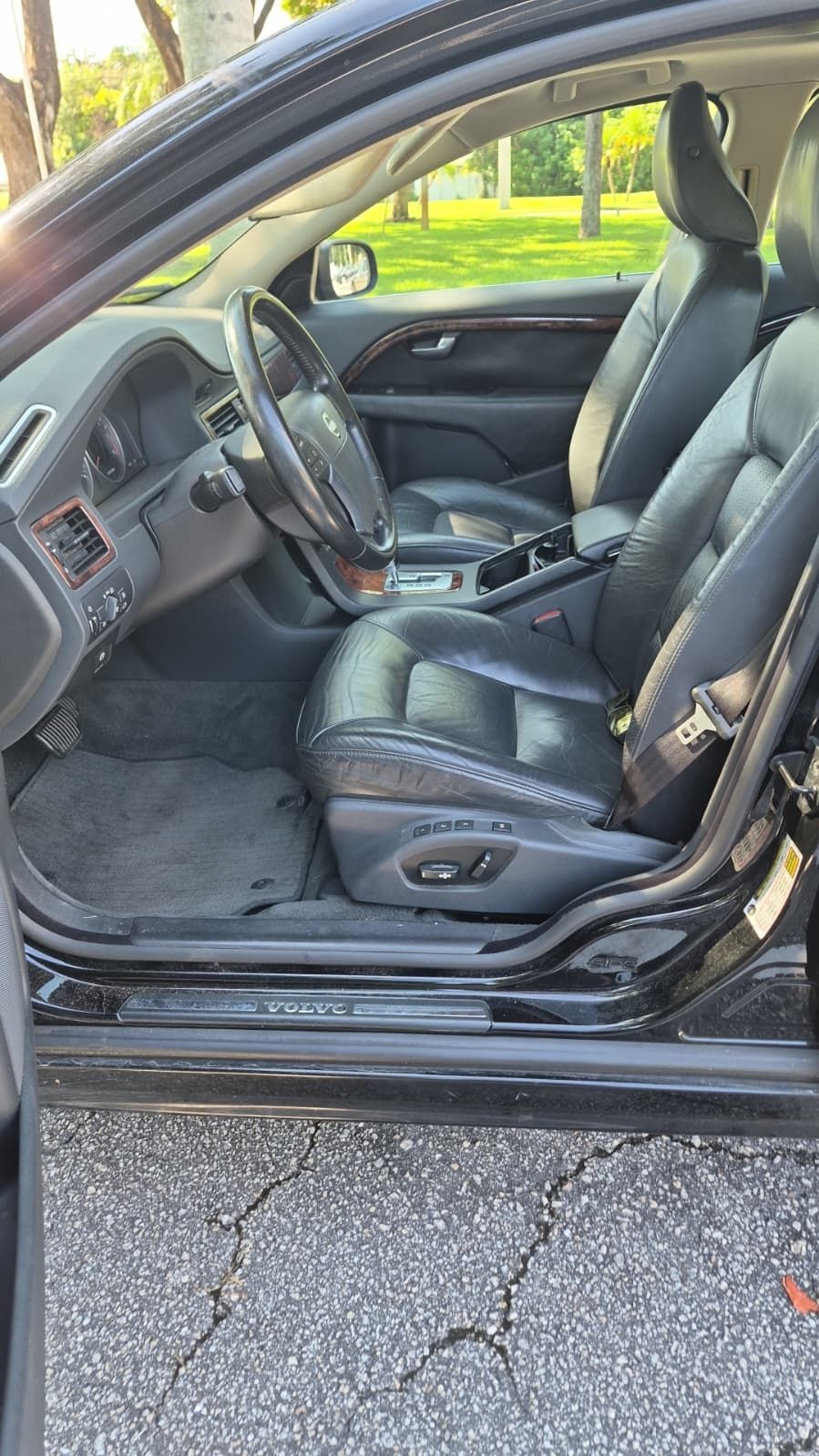 Used 2008 Volvo V70 FWD image 14