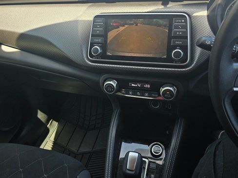 Used 2019 Nissan Kicks SV FWD image 13