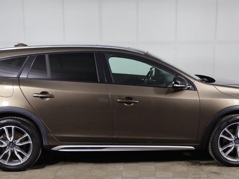 Used 2015 Volvo V60 T5 Cross Country Platinum AWD/4WD image 5