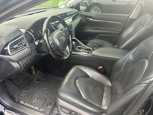 Used 2018 Toyota Camry XLE image 6