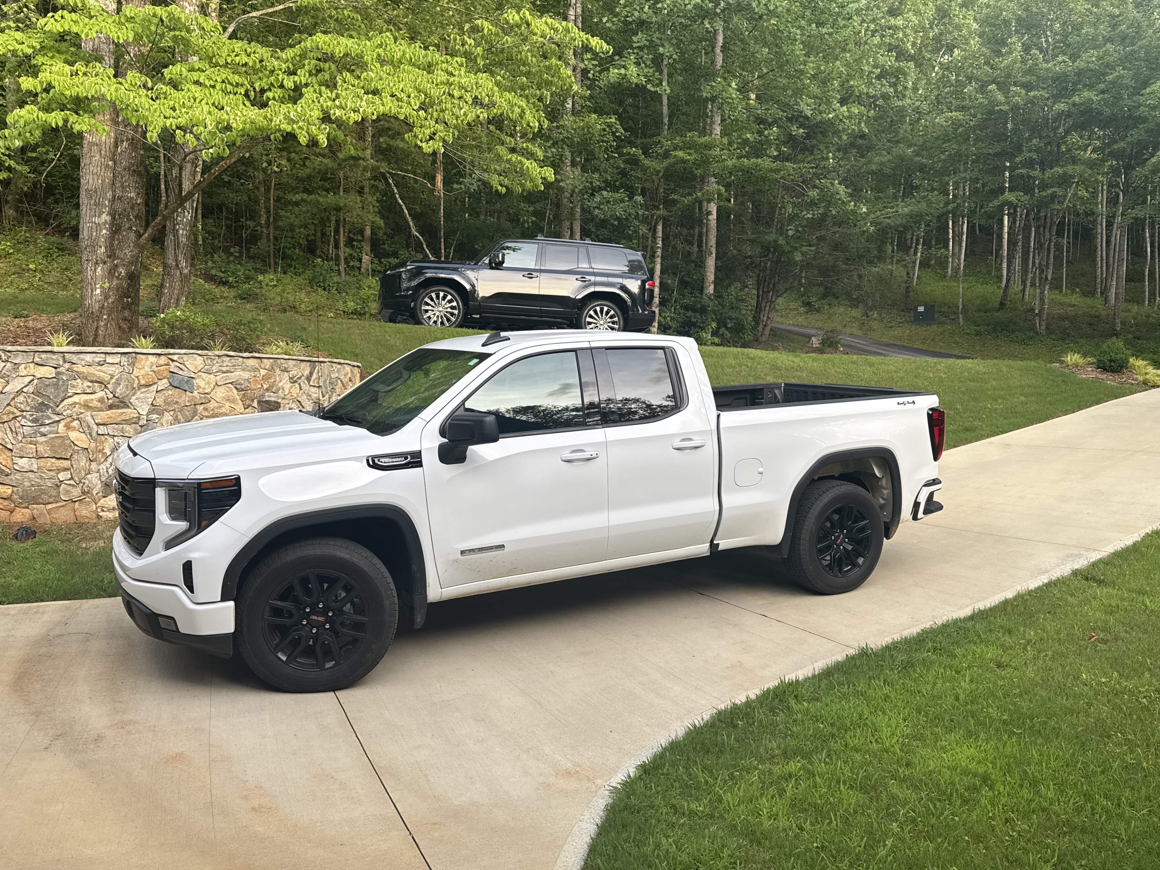 Used 2026 GMC Sierra 1500 Elevation AWD/4WD image 1
