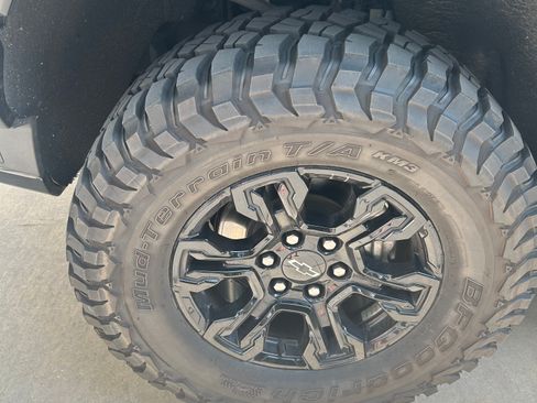 Used 2023 Chevrolet Silverado 1500 ZR2 w/ Technology Package AWD/4WD image 5
