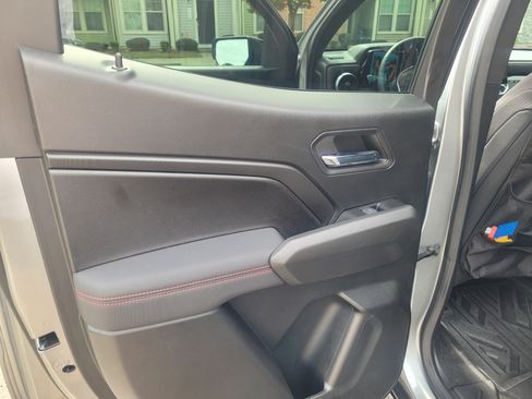 Used 2024 Chevrolet Colorado Z71 image 9