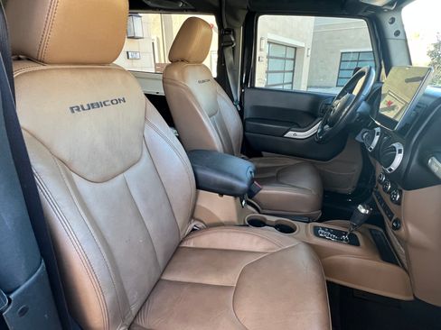 Used 2014 Jeep Wrangler Rubicon w/ Power Convenience Group image 14