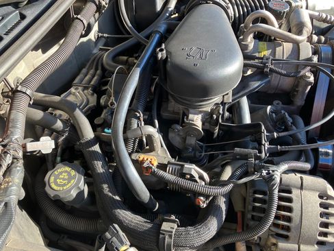 Used 2001 Chevrolet Blazer LS w/ Preferred Equipment Group image 22