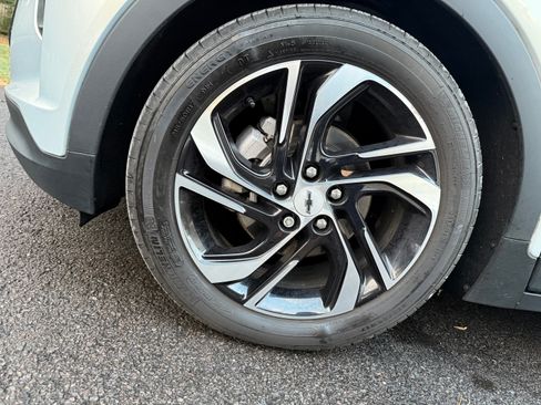 Used 2022 Chevrolet Bolt LT w/ Infotainment Package image 22