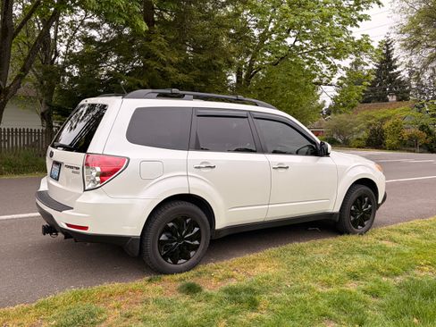 Used 2013 Subaru Forester 2.5X Premium w/ All-Weather Pkg AWD/4WD image 8