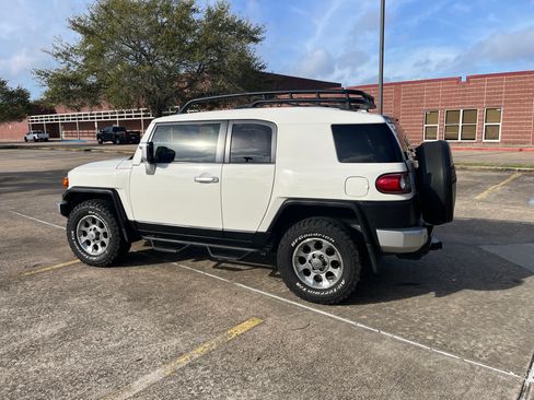Used 2012 Toyota FJ Cruiser Sport Utility 2D w/ Upgrade Pkg image 13