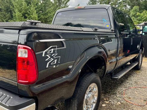 Used 2015 Ford F250 XLT w/ XLT Premium Package AWD/4WD image 2