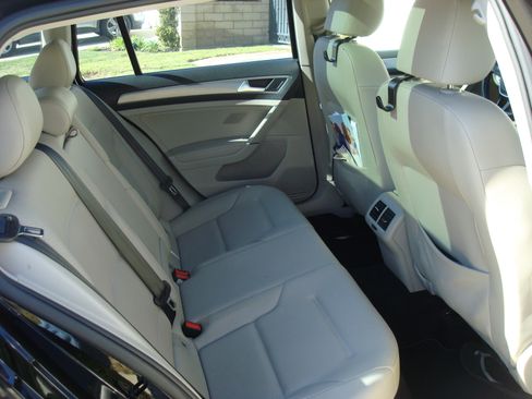 Used 2015 Volkswagen Golf TDI SE image 20