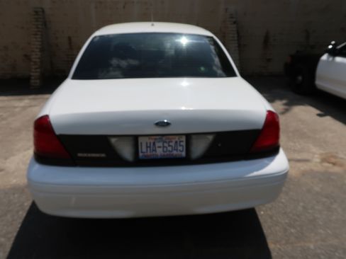 Used 2008 Ford Crown Victoria Police Interceptor image 8