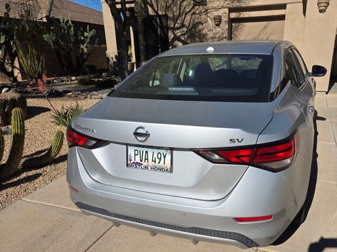 Used 2021 Nissan Sentra SV image 6