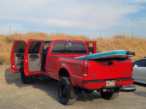 Used 2003 Ford F250 XLT image 4