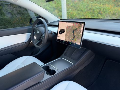 Used 2022 Tesla Model Y Performance AWD/4WD image 18