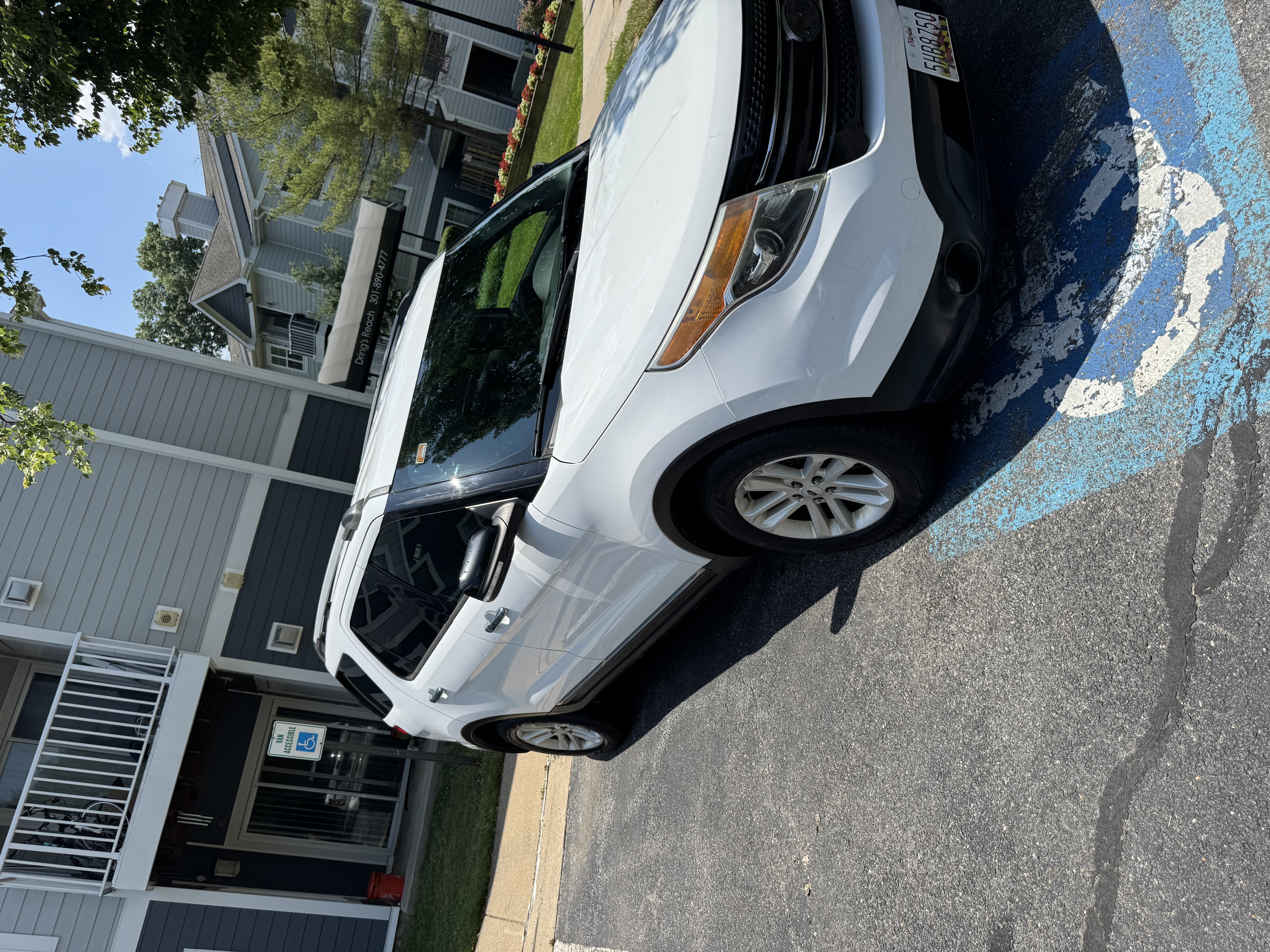 Used 2014 Ford Explorer XLT AWD/4WD image 4