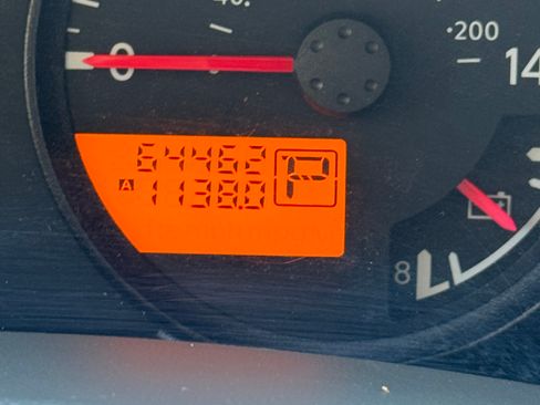 Used 2010 Nissan Frontier SE image 13