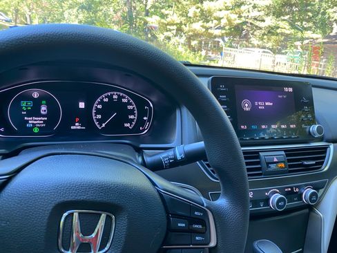 Used 2018 Honda Accord LX image 26