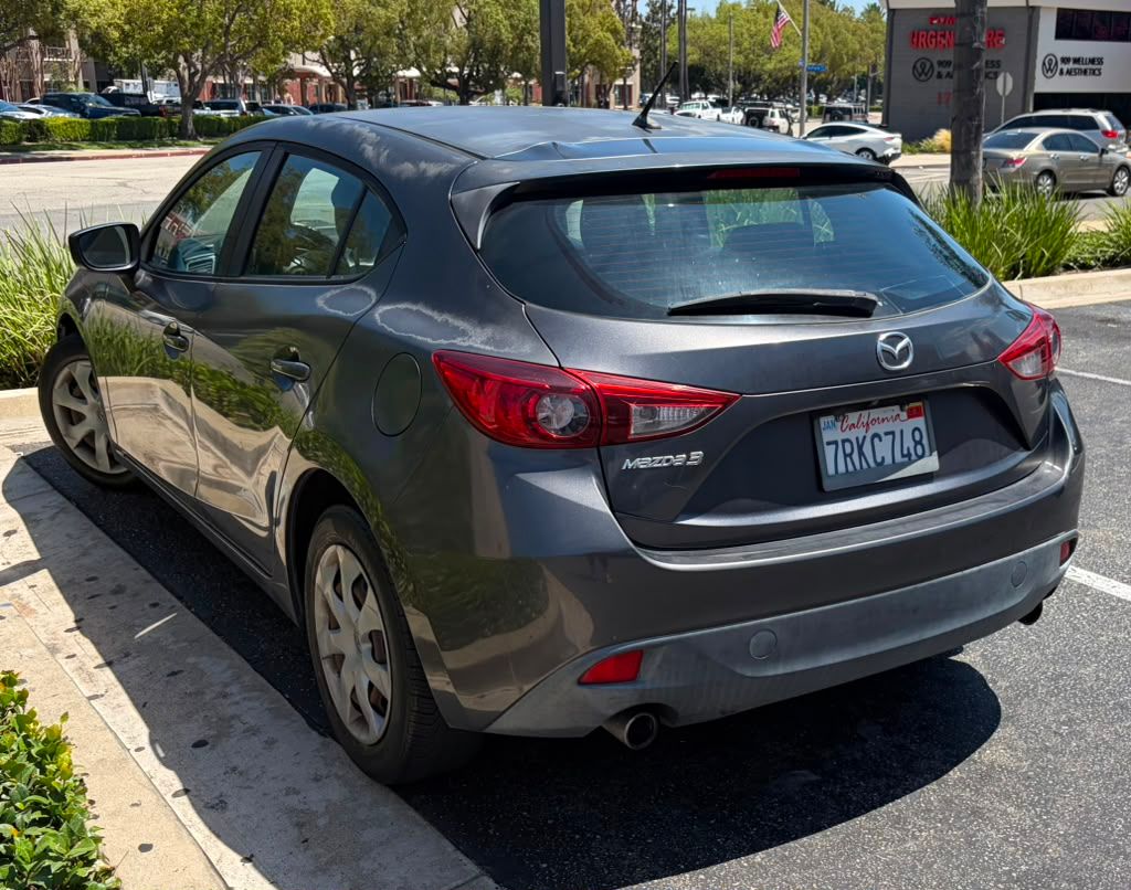 Used 2016 MAZDA MAZDA3 i Sport FWD image 4
