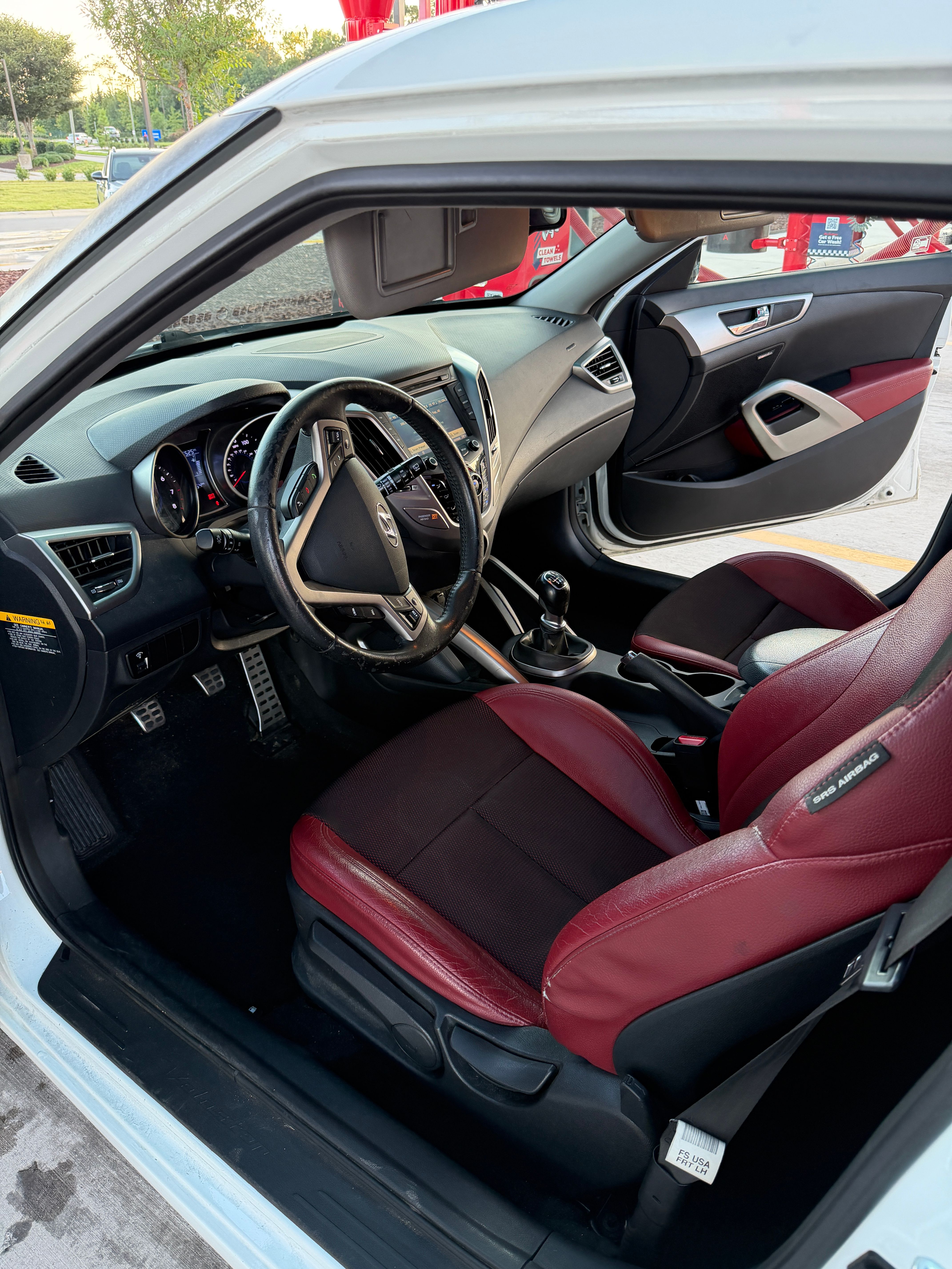 Used 2013 Hyundai Veloster w/ Style Pkg FWD image 10