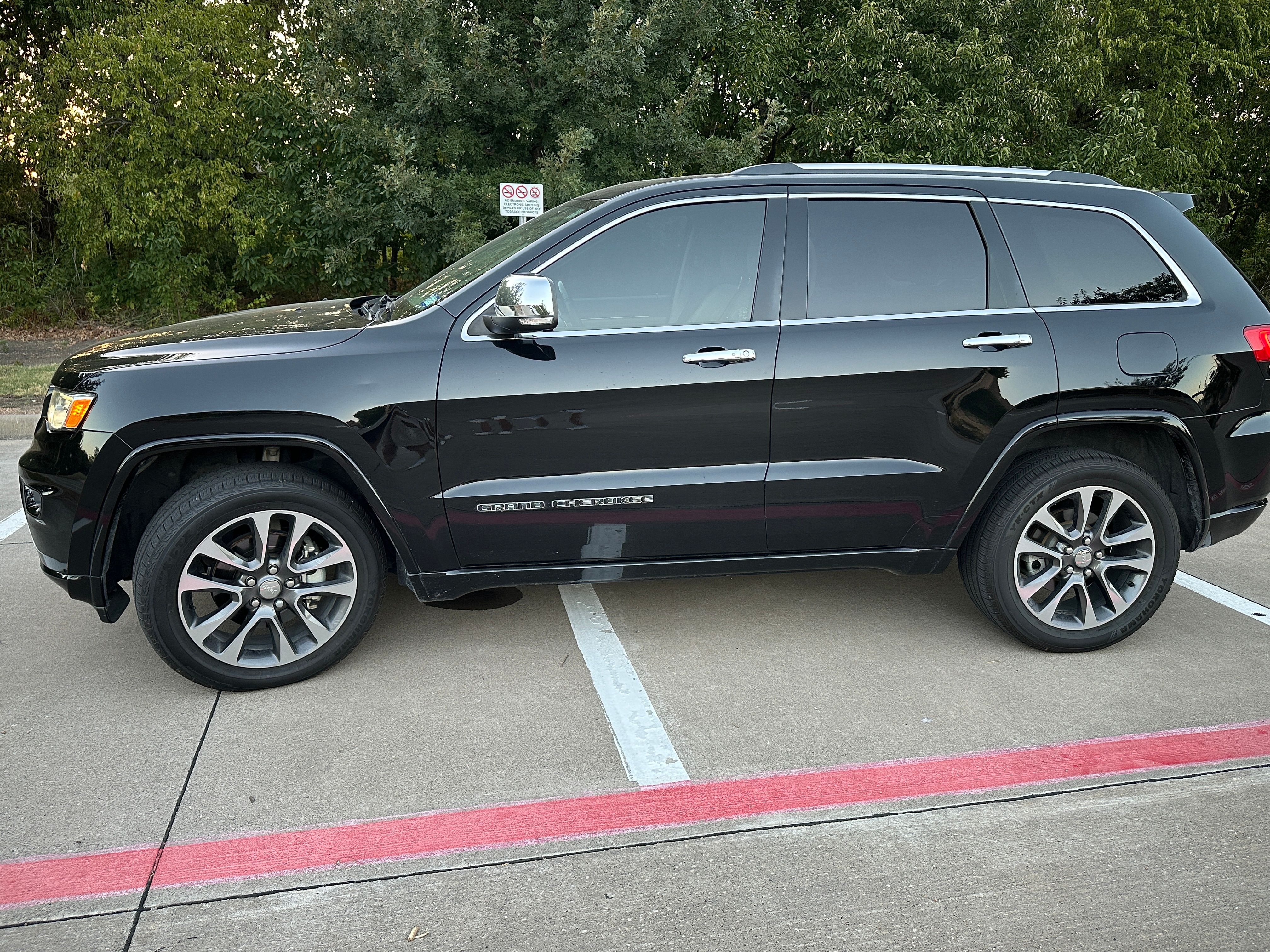 Used 2017 Jeep Grand Cherokee Overland RWD image 2