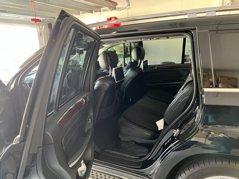 Used 2011 Mercedes-Benz GL 450 4MATIC image 10