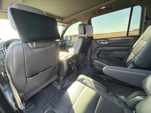 Used 2021 Chevrolet Suburban Premier image 18