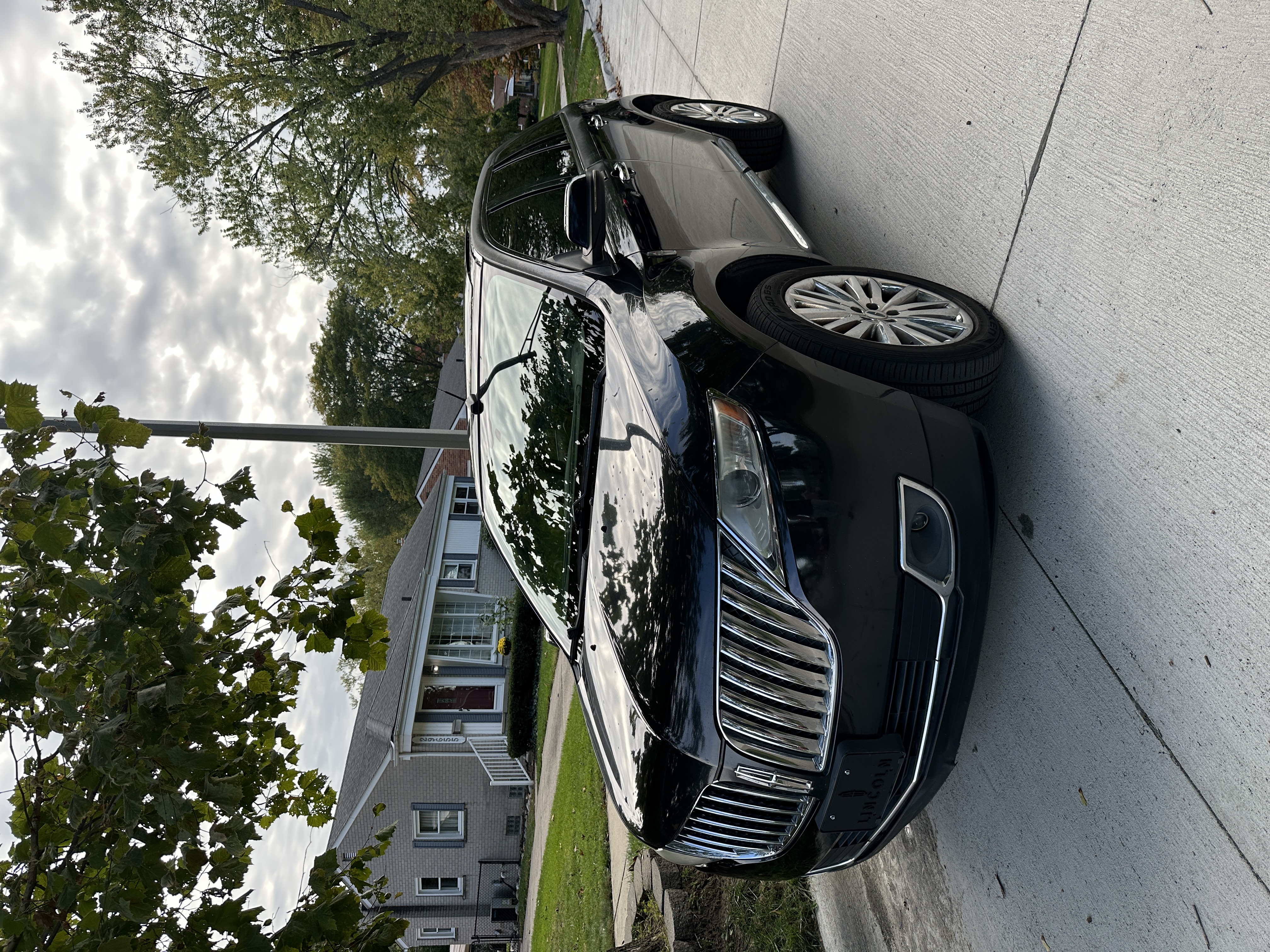 Used 2013 Lincoln MKX AWD image 1