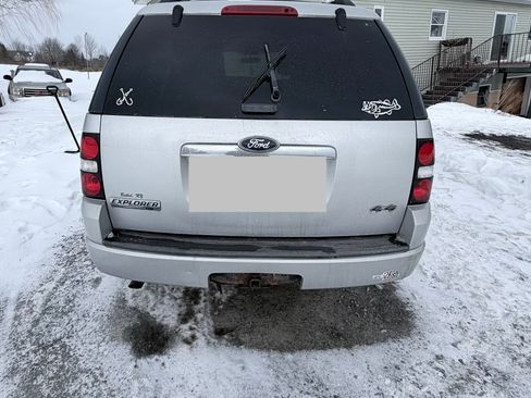 Used 2010 Ford Explorer XLT image 4