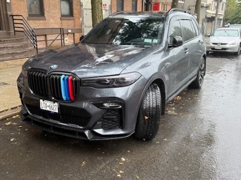 Used 2022 BMW X7 xDrive40i w/ M Sport Package image 1