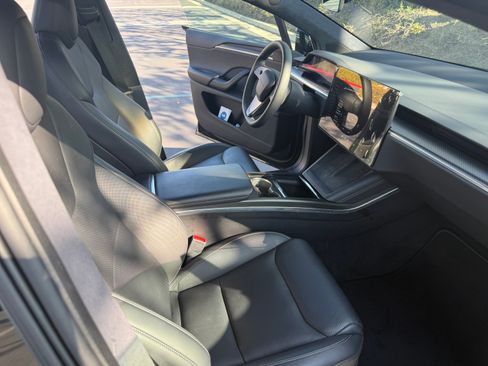 Used 2022 Tesla Model X Plaid image 14