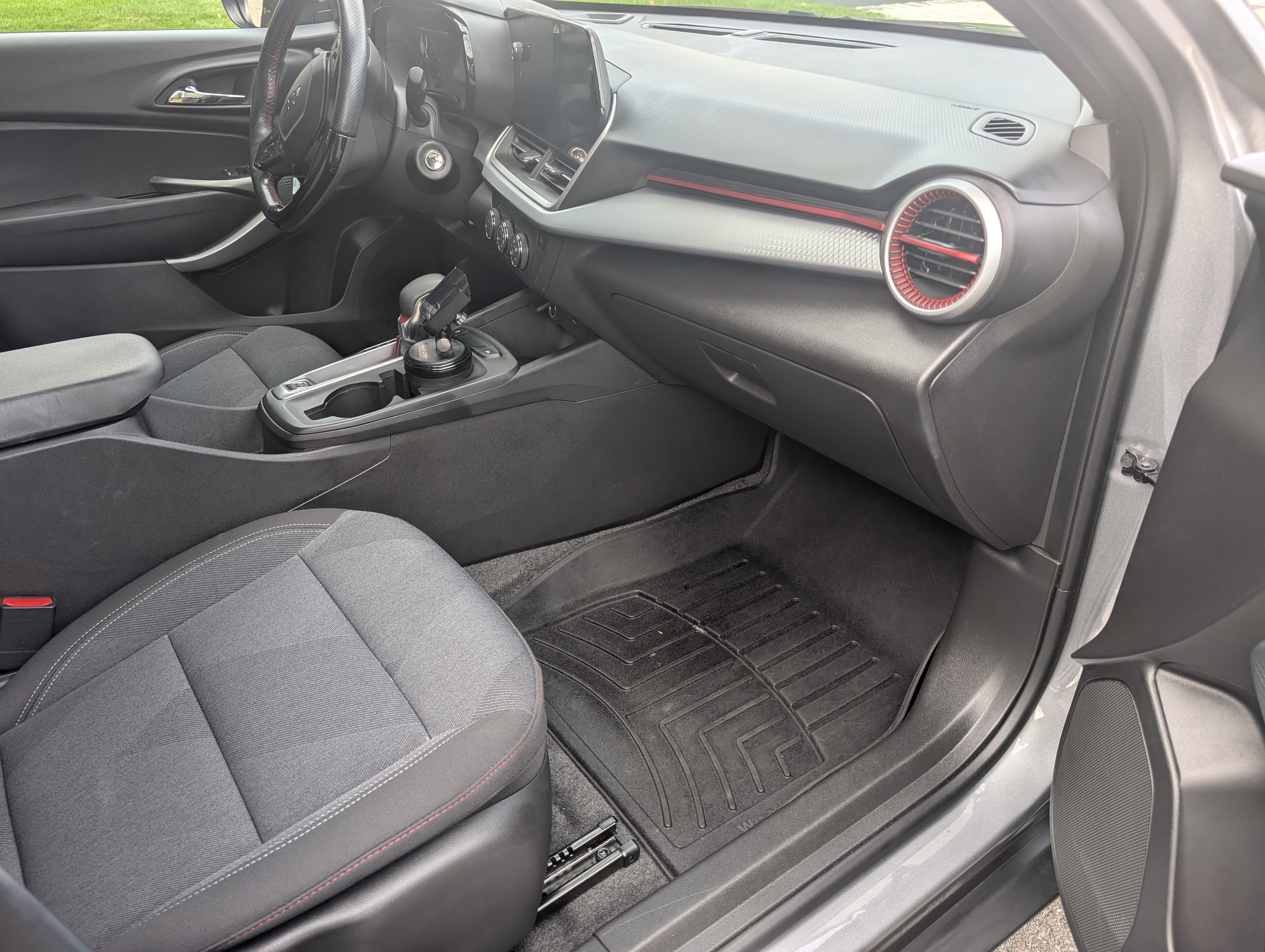 Used 2024 Chevrolet Trax RS w/ Driver Confidence Package FWD image 10