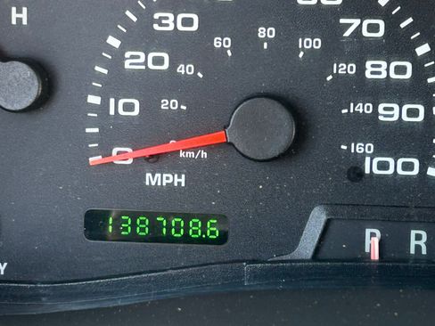 Used 2003 Ford F250 XLT image 9