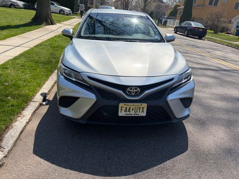 Used 2018 Toyota Camry SE image 5