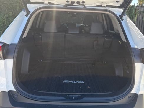 Used 2023 Toyota RAV4 XLE Premium image 6