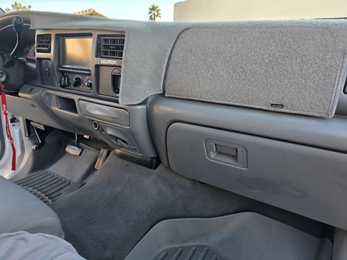 Used 2005 Ford Excursion XLT image 11