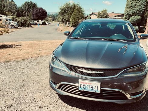 Used 2016 Chrysler 200 Limited w/ Anniversary Edition FWD image 2