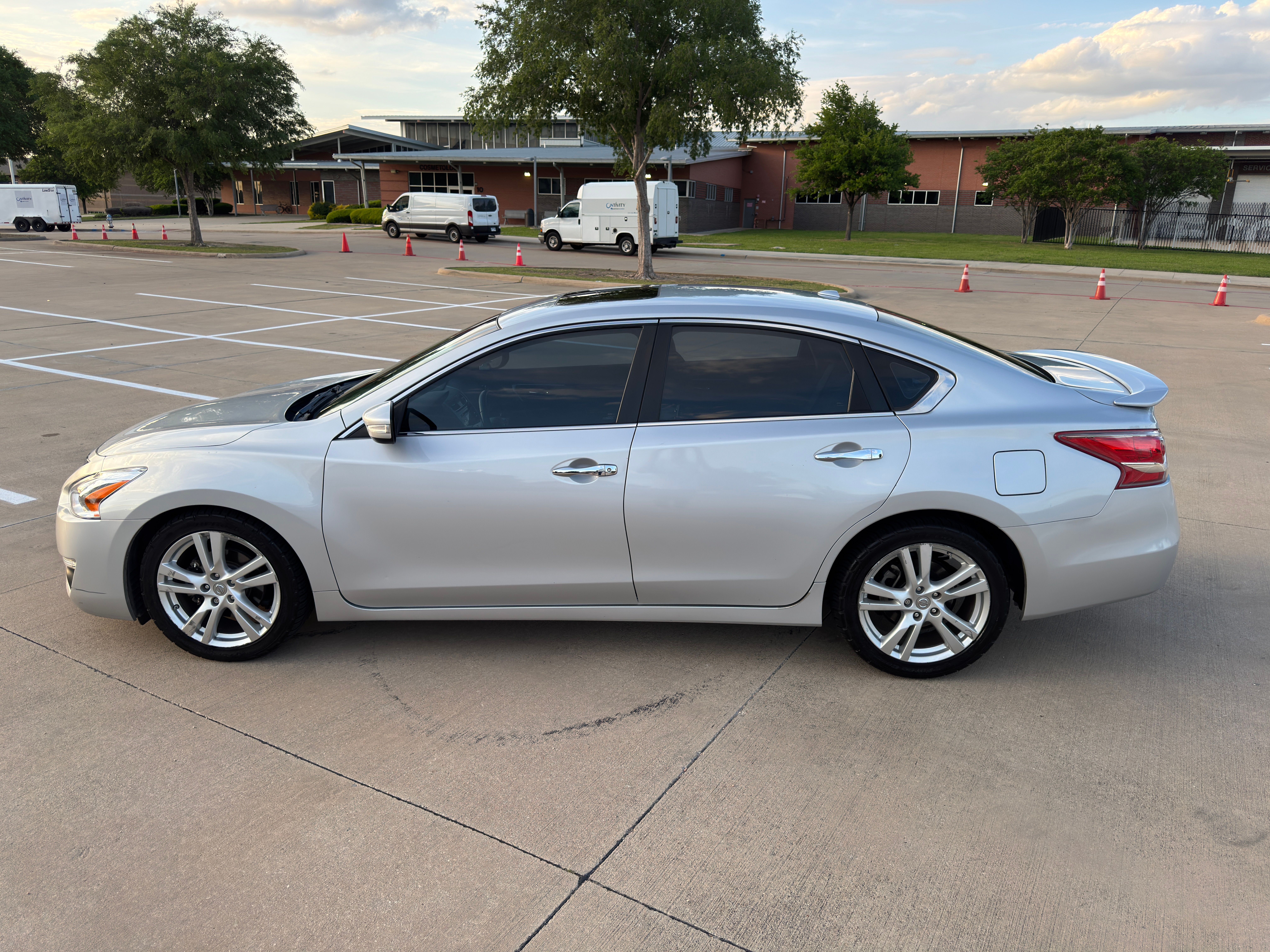 Used 2013 Nissan Altima 3.5 SV FWD image 5
