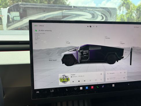 Used 2024 Tesla Cybertruck AWD Crew Cab image 7