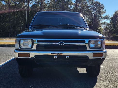 Used 1992 Toyota Pickup Deluxe image 1