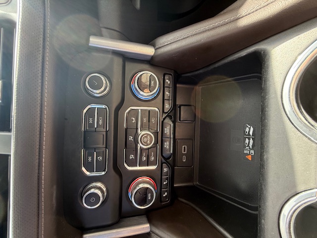 Used 2022 GMC Yukon XL SLT w/ SLT Premium Package AWD/4WD image 11