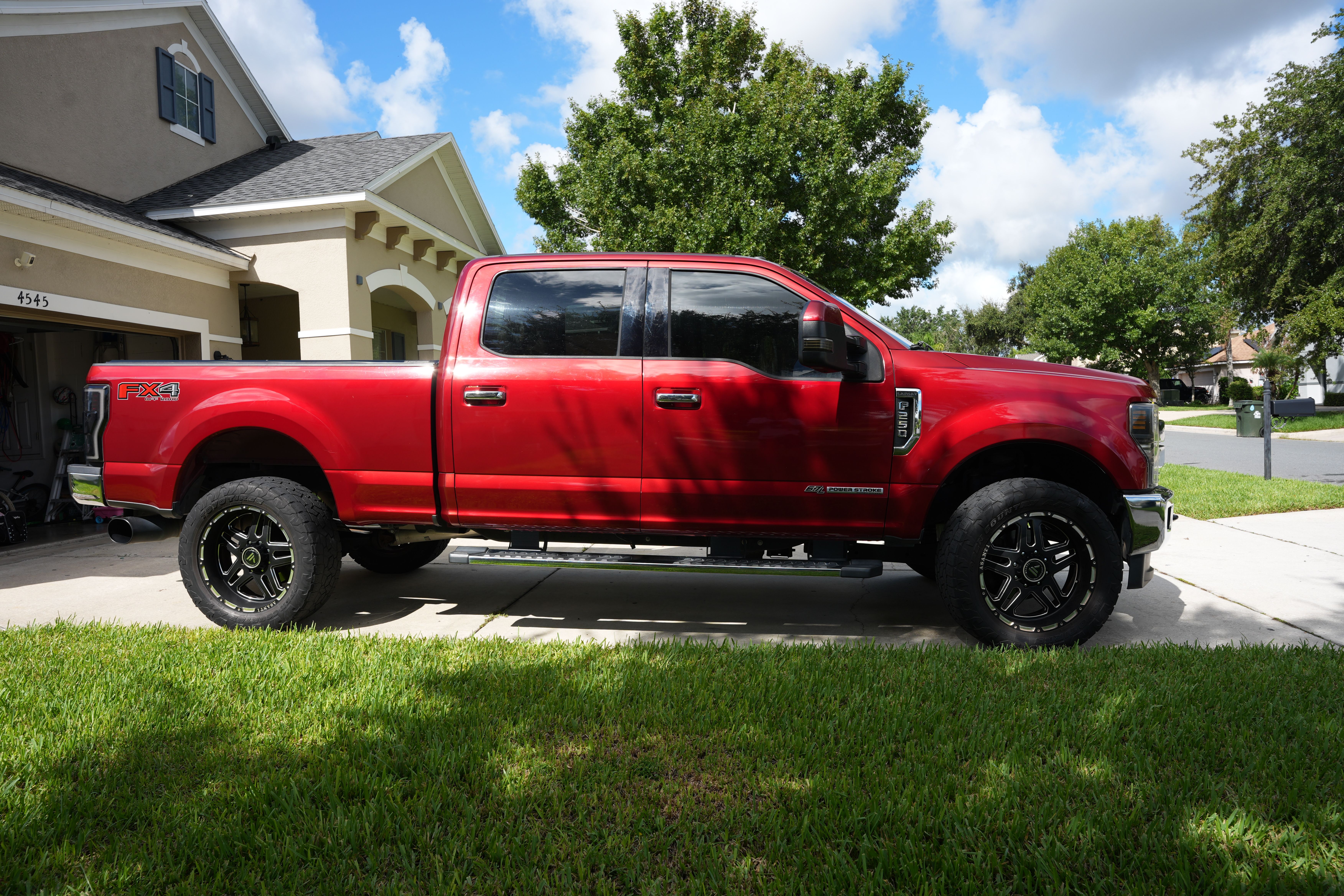 Used 2018 Ford F250 Lariat w/ Lariat Value Package AWD/4WD image 2